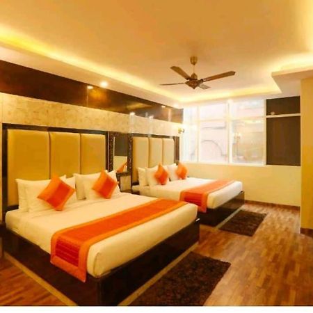 Hotel plazzo New Delhi Buitenkant foto