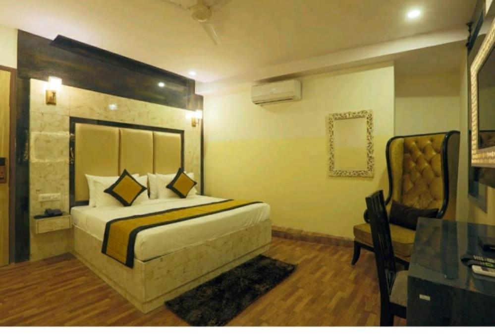 Hotel plazzo New Delhi Buitenkant foto