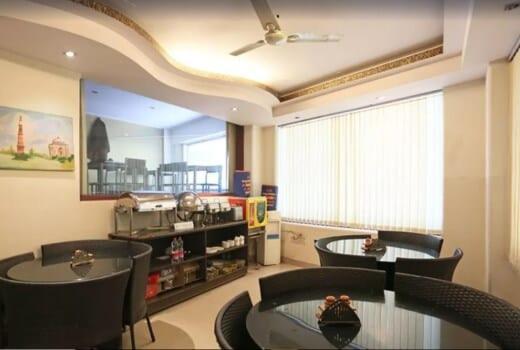 Hotel plazzo New Delhi Buitenkant foto