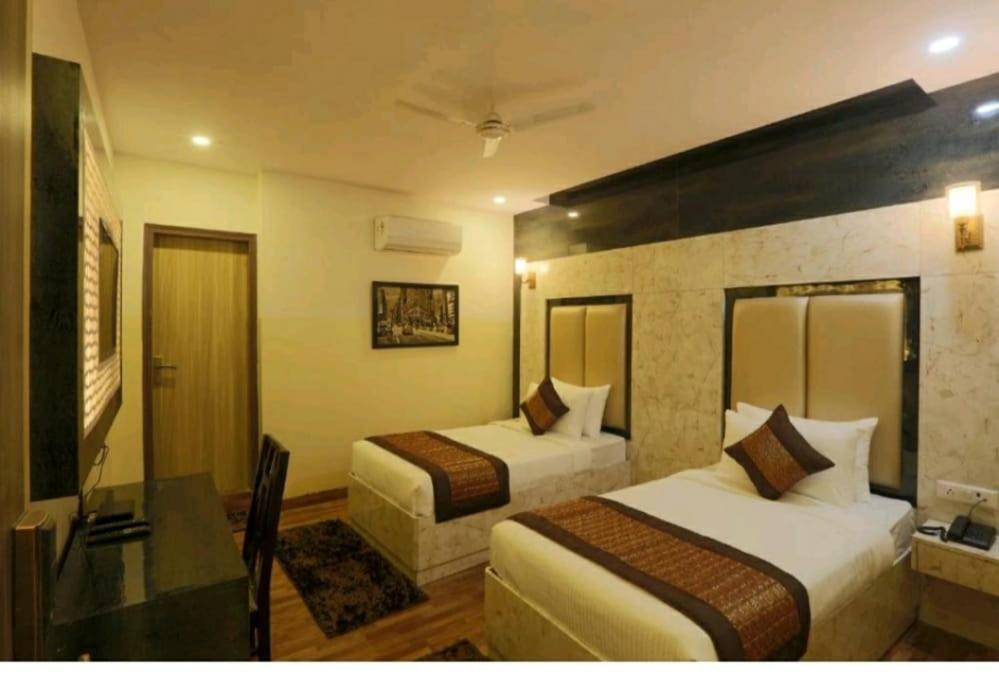 Hotel plazzo New Delhi Buitenkant foto